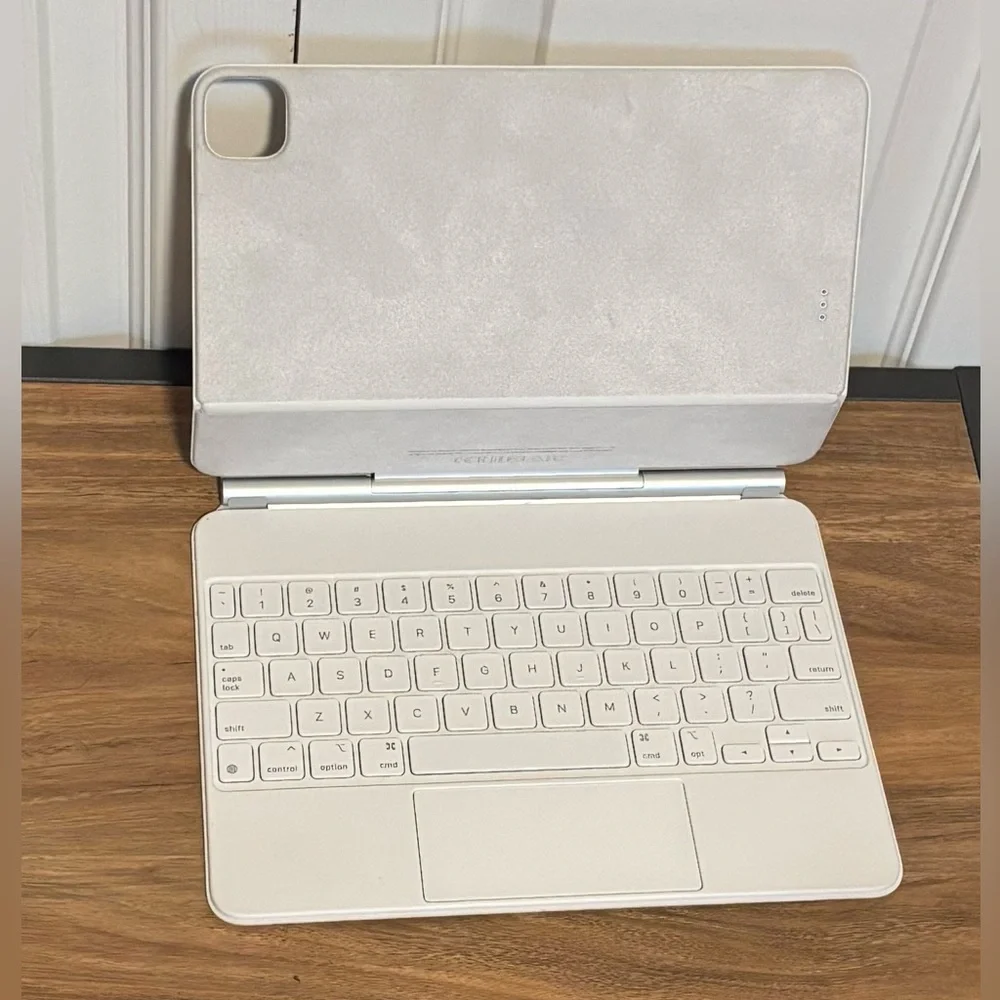 Apple iPad Magic Keyboard - White